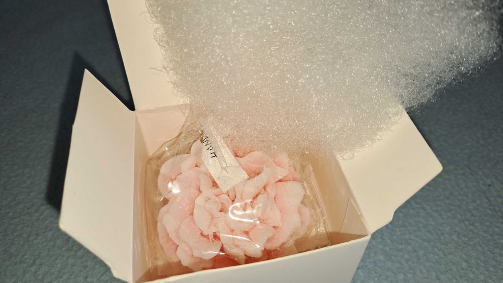 Vela perfumada em formato de rosa (feito à mão). Nova