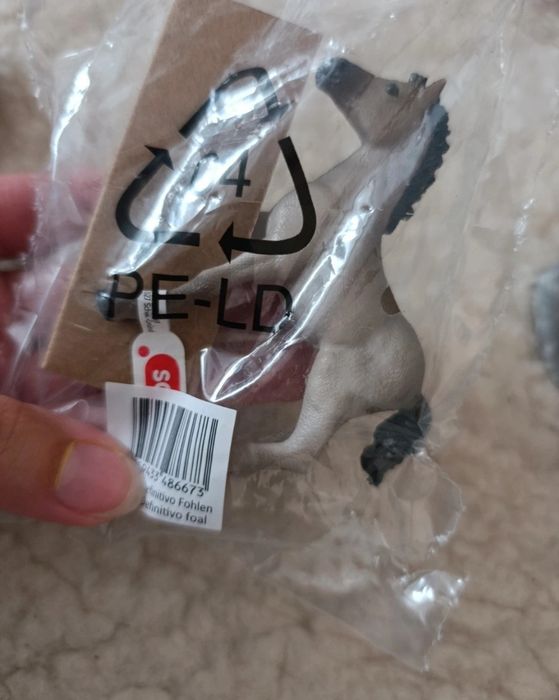 Nowy zestaw figurek Schleich źrebak jeździec