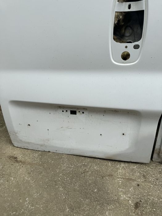 Продаються двері з автомобіля марки "Opel Vivaro"