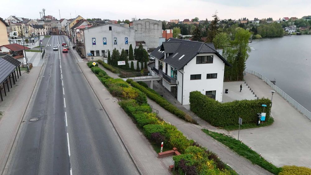 Lokal na wynajem w centrum miasta, przy  jeziorze (od ulicy)