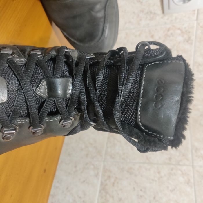 Продам зимние ботинки Ecco