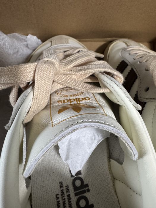 Tenis adidas samba castanho.