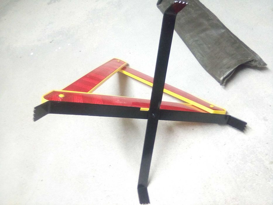 Warning Triangle and Battery Cables431277284839270401