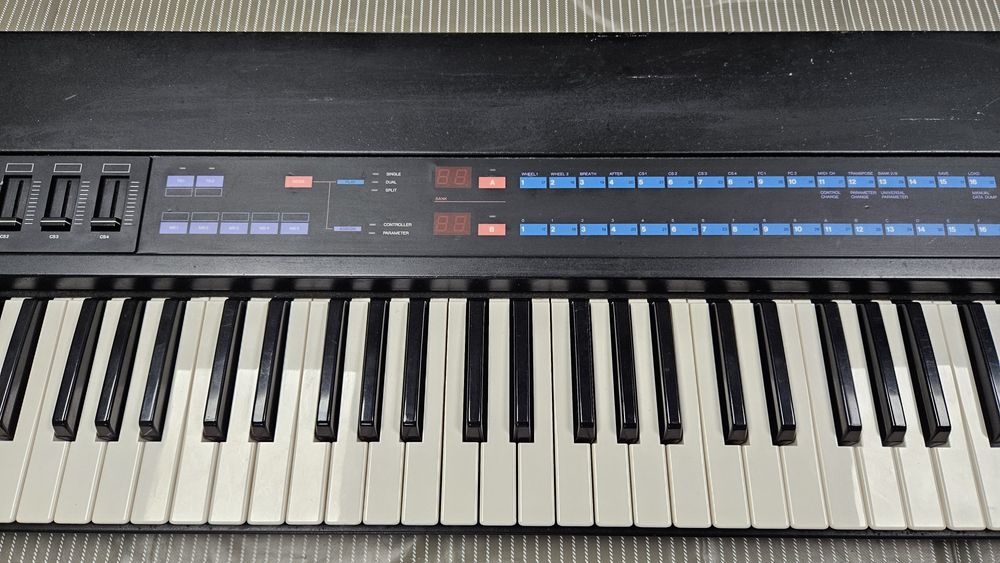 Yamaha KX76 master MIDI Keyboard