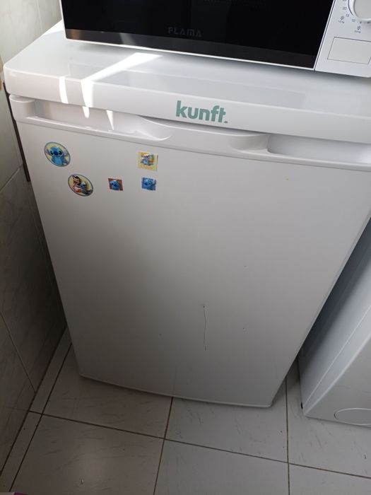 Mini frigorífico KUFT com congelador