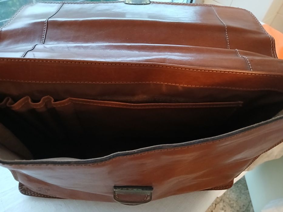 Pasta de executivo/professor, em couro.