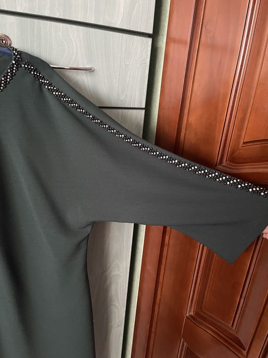 Темно-зелена сукня (смарагдова)