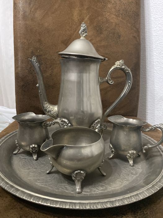 Bandeja de bronze com acessorios