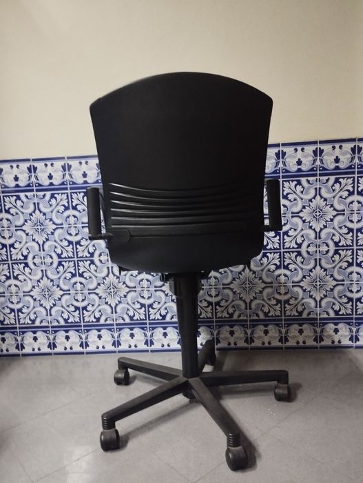Cadeira de escritório cinza