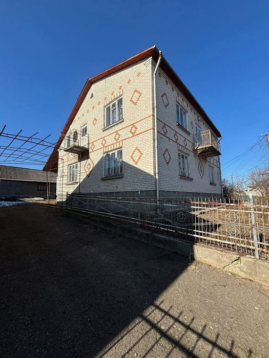 Продам будинок поруч з містом  Шептицький