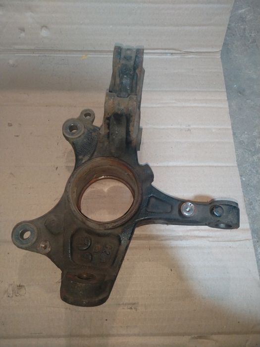 Поворотний кулак Citroen C4 Picasso