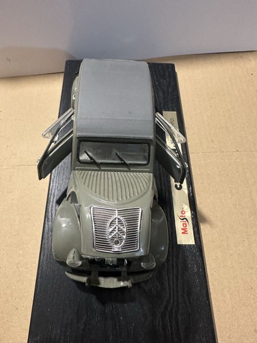 Miniatura citroen 2cv 1:18