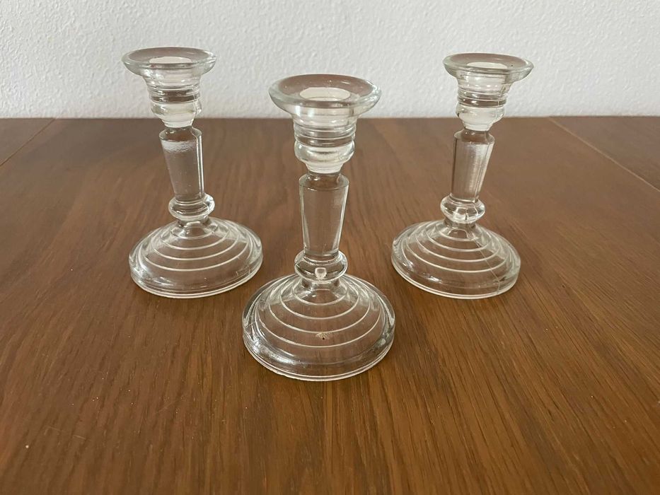 3 Castiçais vintage em vidro transparente prensado