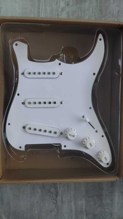 Пікгард для електрогітари, стратокастер SSS