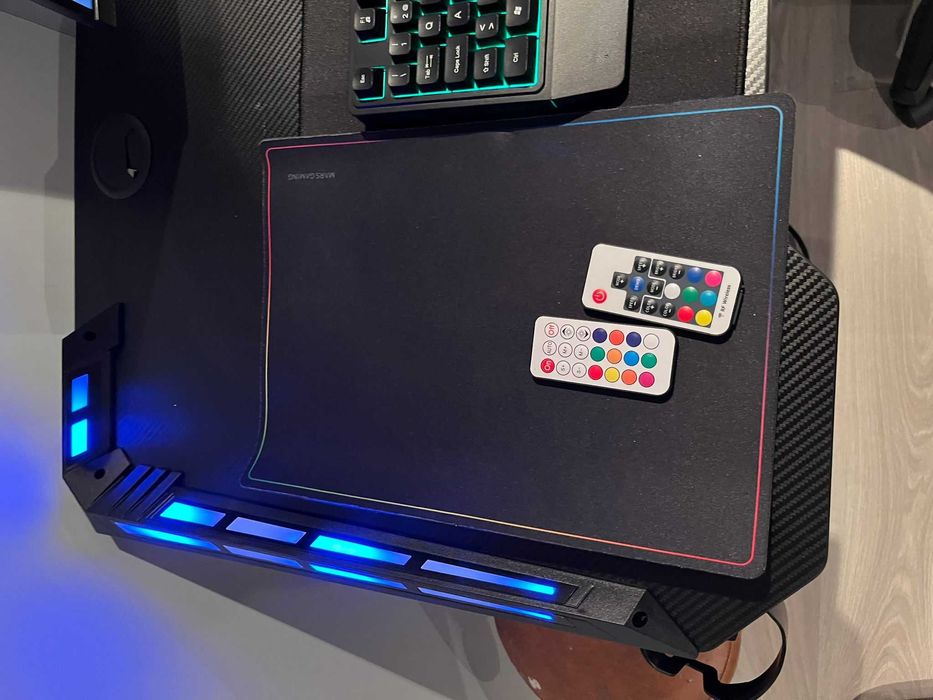Vendo Setup gamer Completa Pouquíssimo usada. Com garantia de 3 anos.