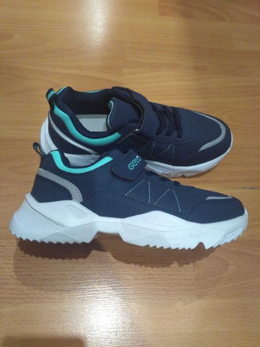 Кроссовки новые 33 размер