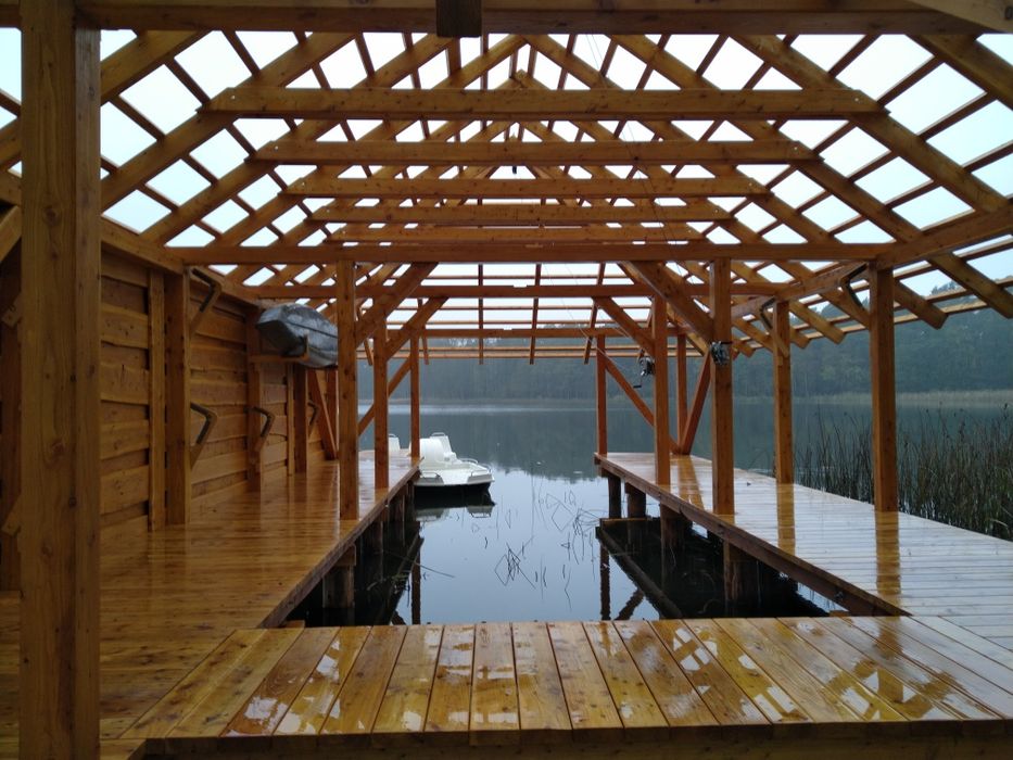 Budowa pomostów, hangarów. Wbijanie pali. Kafar