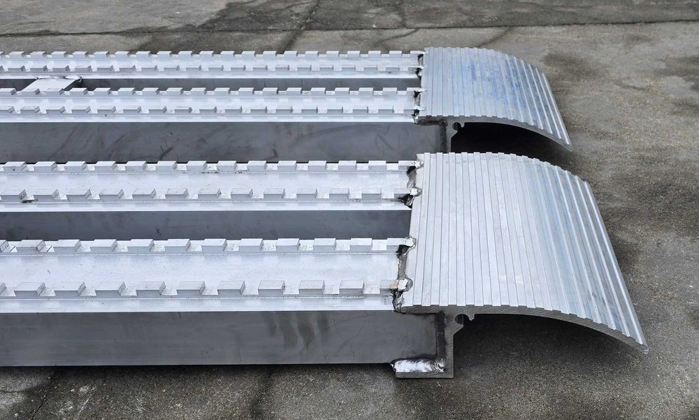 Najazdy aluminiowe PROFESSIONAL 2000x380x90mm mocowanie na płetwę 7ton