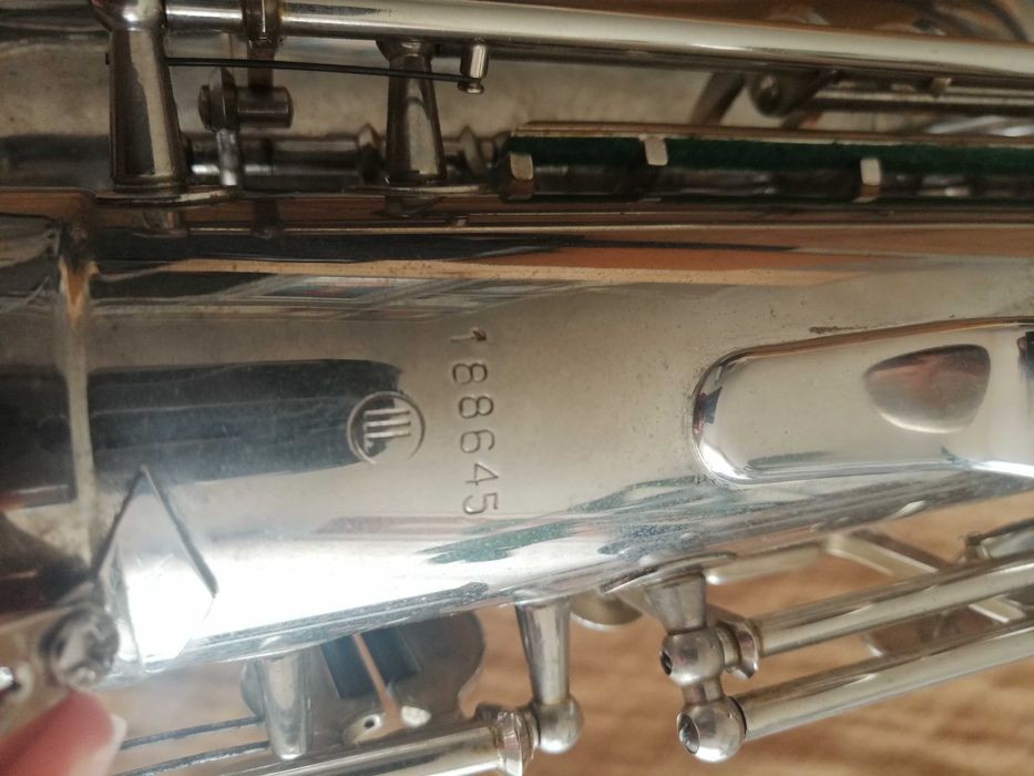 Saxofone Alto Amati Kraslice Super Classic: excelente estado