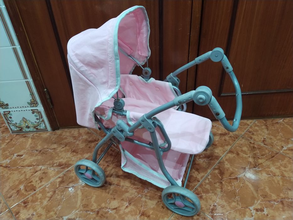Carrinho de bonecas bebé brinquedo criança carro casa quarto apartamento vivenda escritório gabinete cozinha.