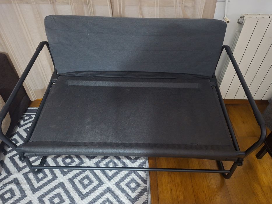 Sofá cama em preto