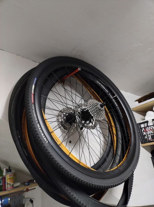 Triban RC500 – szosa endurance / gravel Dwa zestawy kół