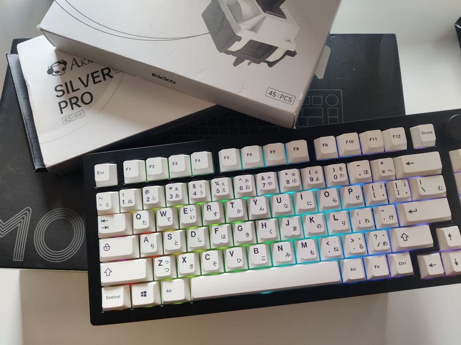 Monsgeek M1 V5 VIA ANSI Barebone kit + switches + keycaps