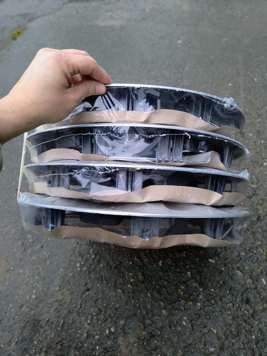 Komplet nowych kołpaków do auta 15"