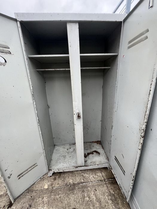 Szafki bhp  masywne  4szt