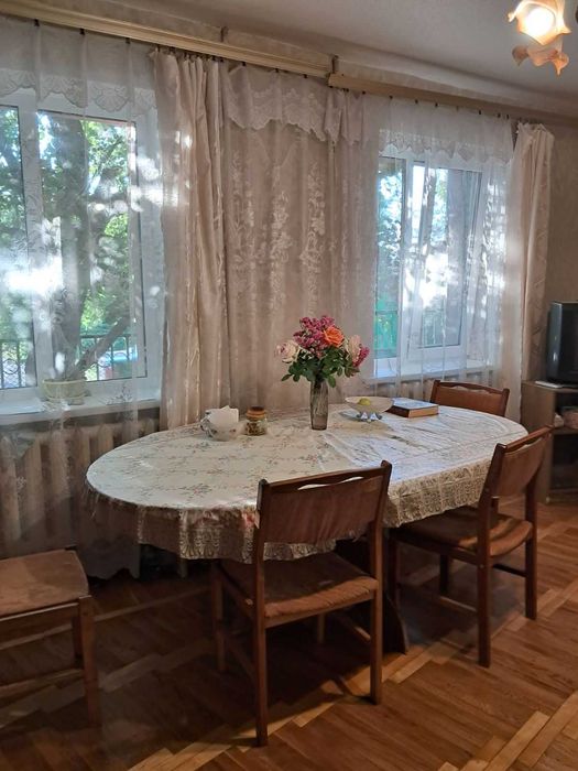 Продам 2-х этажный дом, выход к РЕКЕ. Гараж.
