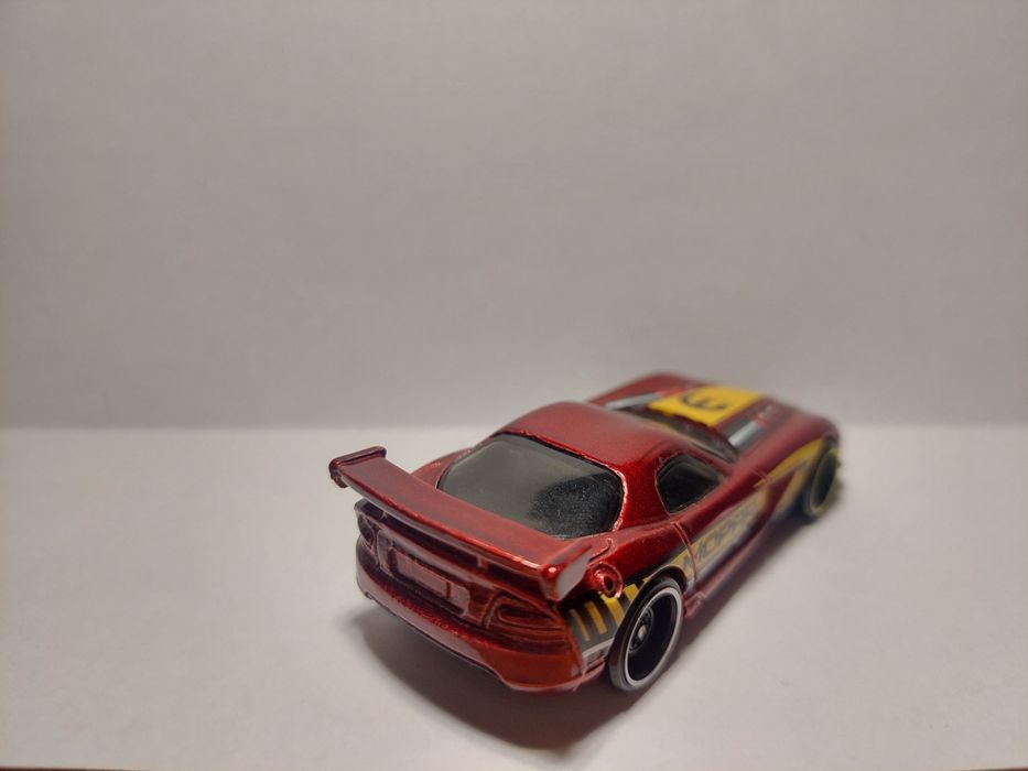 Машинка Hot Wheels Dodge Viper SRT10