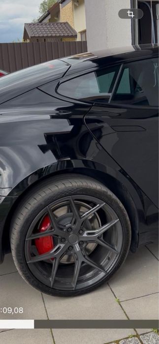 Tesla Model S PLAID 2023 року