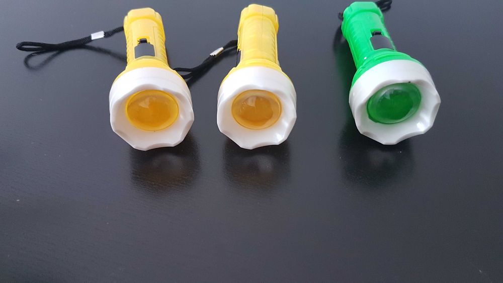 Lanternas amarelas e verde435346237755248642