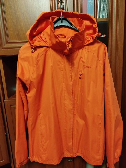 Женская курточка ветровка.
