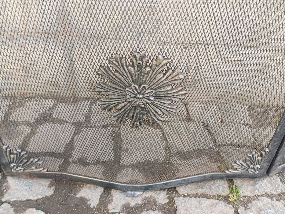 Proteção para lareira metálica . exemplar estado de conservação