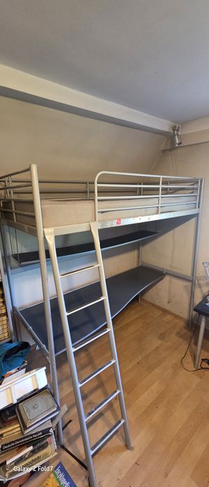 Łóżko na antresoli IKEA SVÄRTA 90x200 + BIURKO i półka | Stan BDB