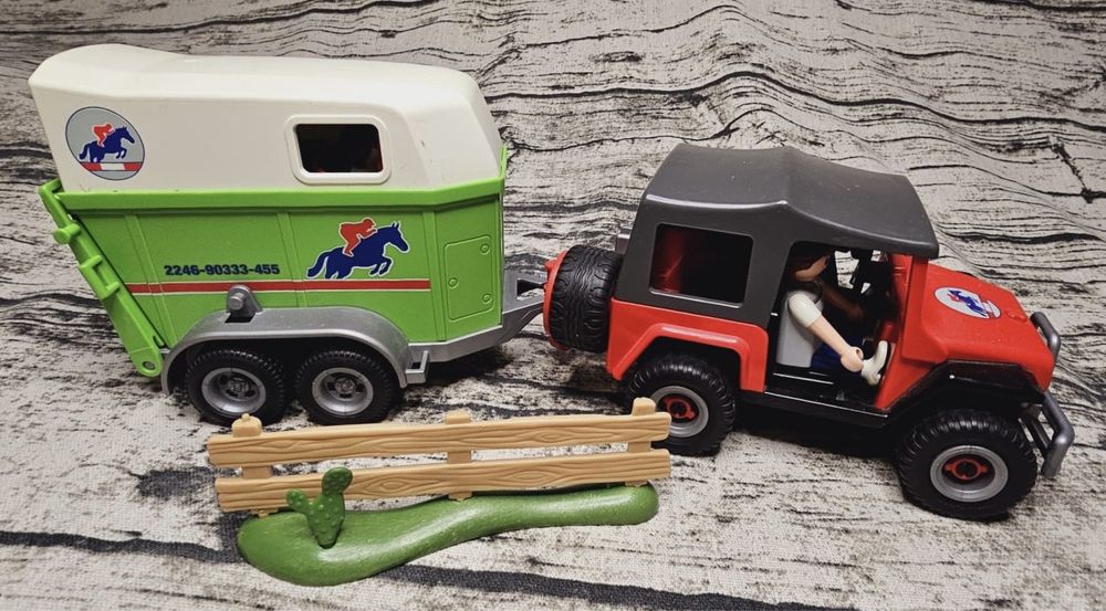 Playmobil transport koni