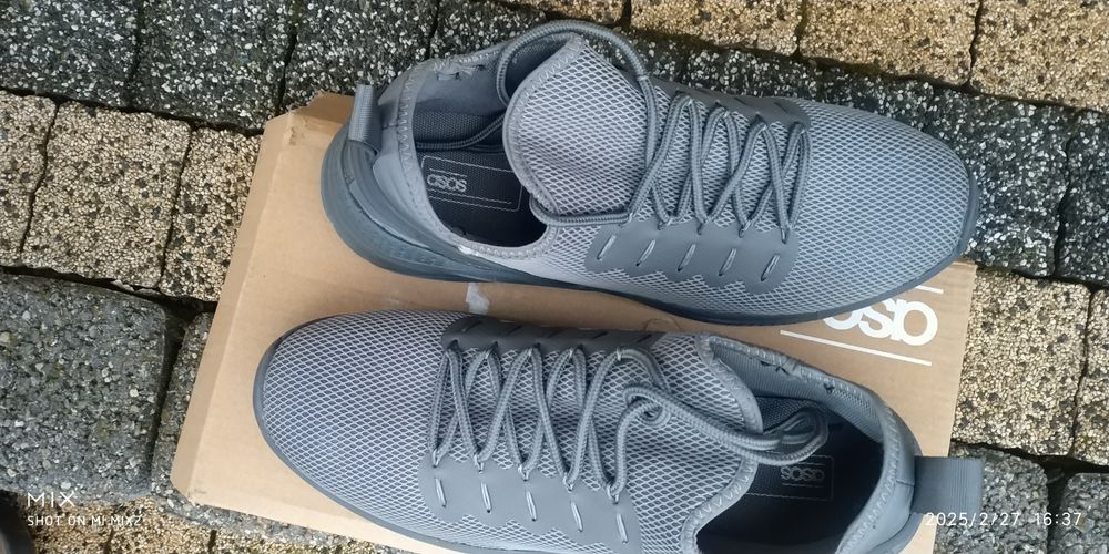 Sprzedam nowe buty sportowe