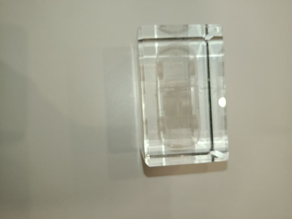 Скляний сувенір авто