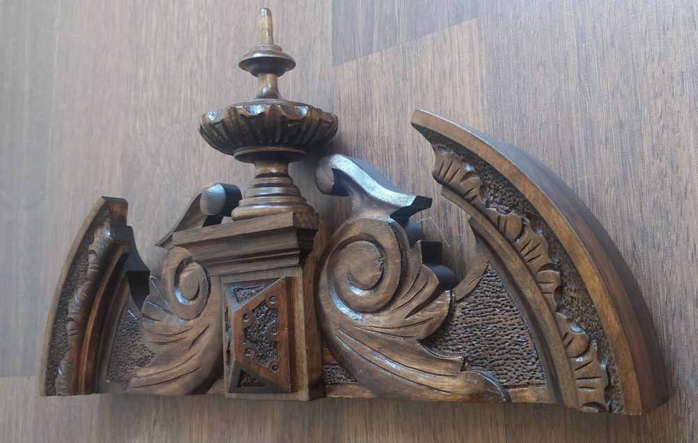 Rzeźbiona korona, górka do zegara 38 cm