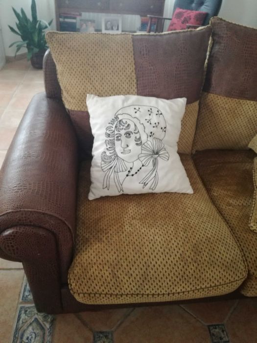 Almofada bordada branca