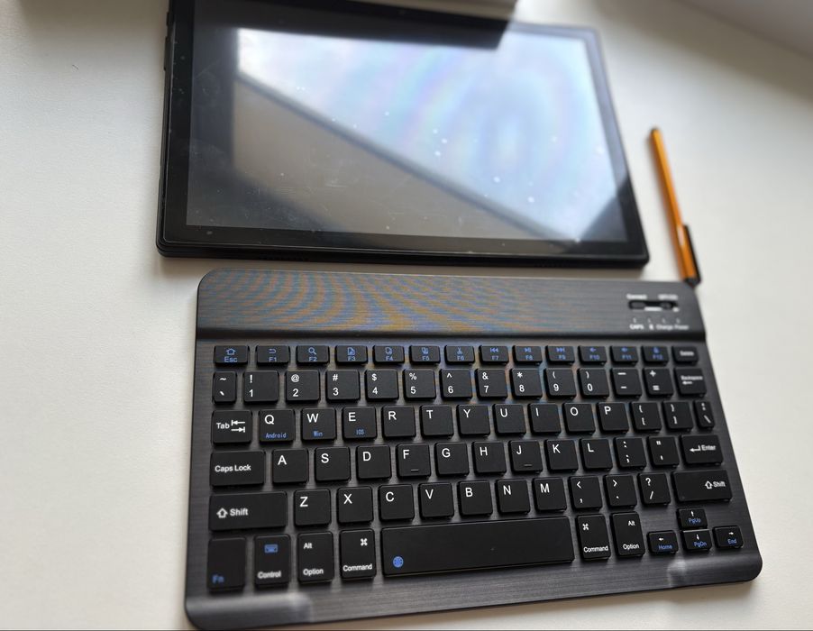 Tablet 10.1” Android z klawiaturą i rysikiem
