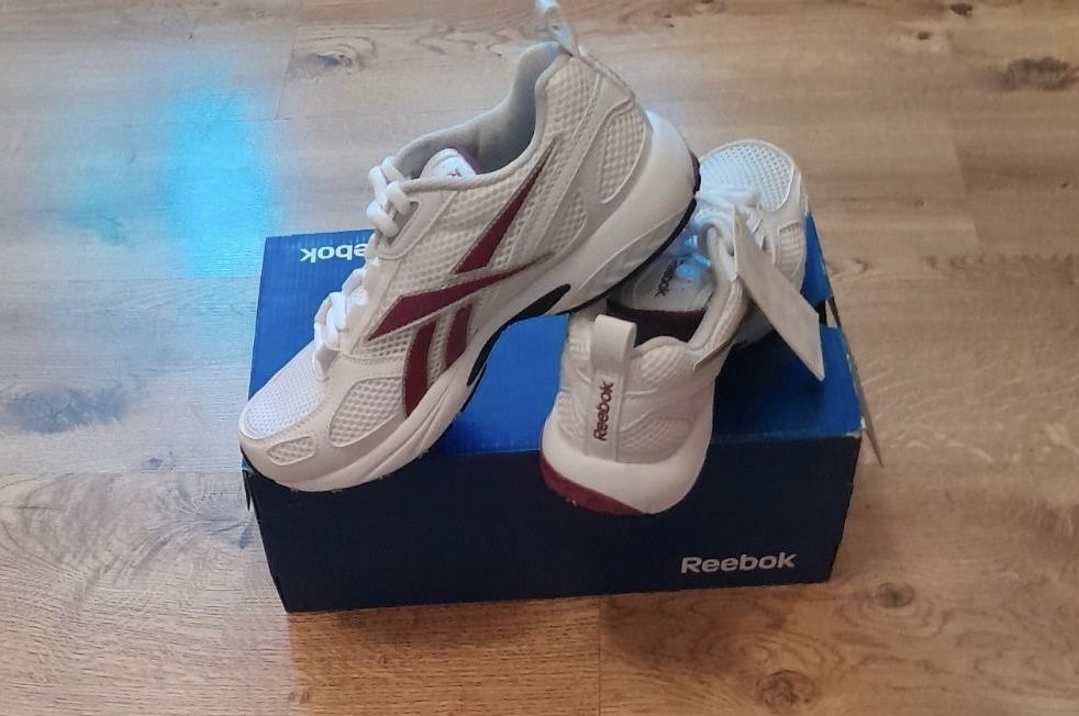 Розпродаж Оригінальних жіночих кросівки Reebok(Опт), Adidas, Puma.