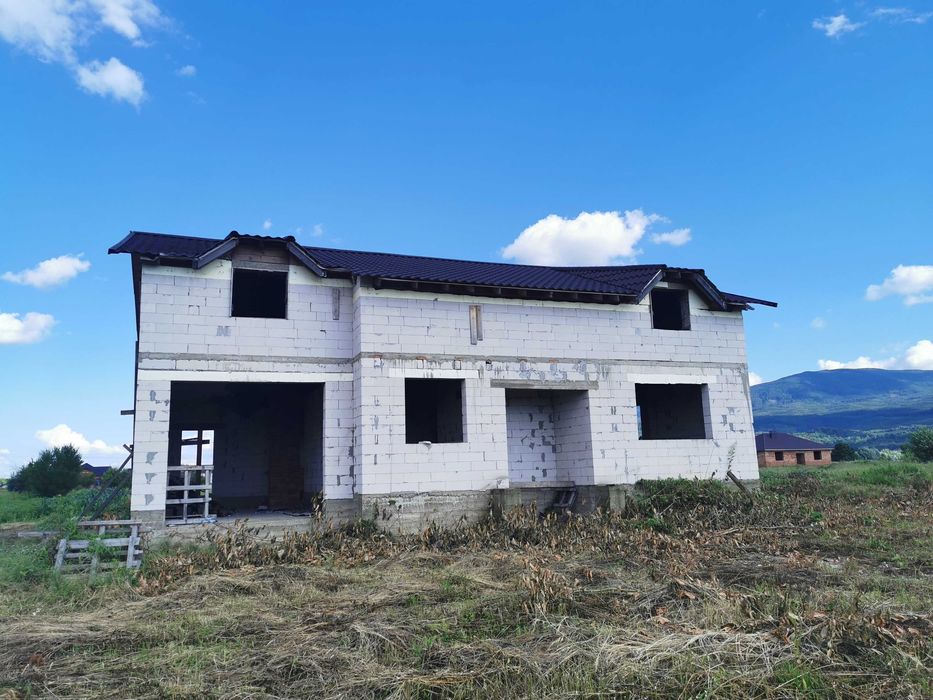 Будинок не завершене будівництво Тячів