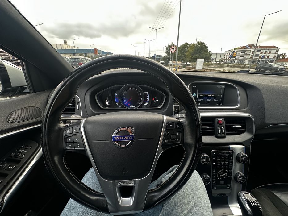 Volvo v40 D2 1.6 R-Design