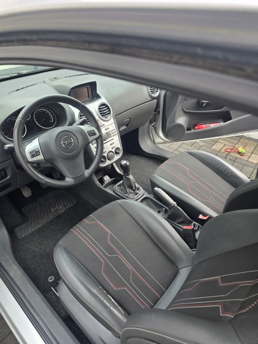 Opel Corsa 1,4 Benzyna 2012r