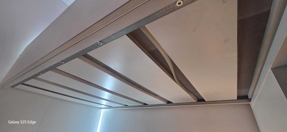 Beliche com secretária e colchão