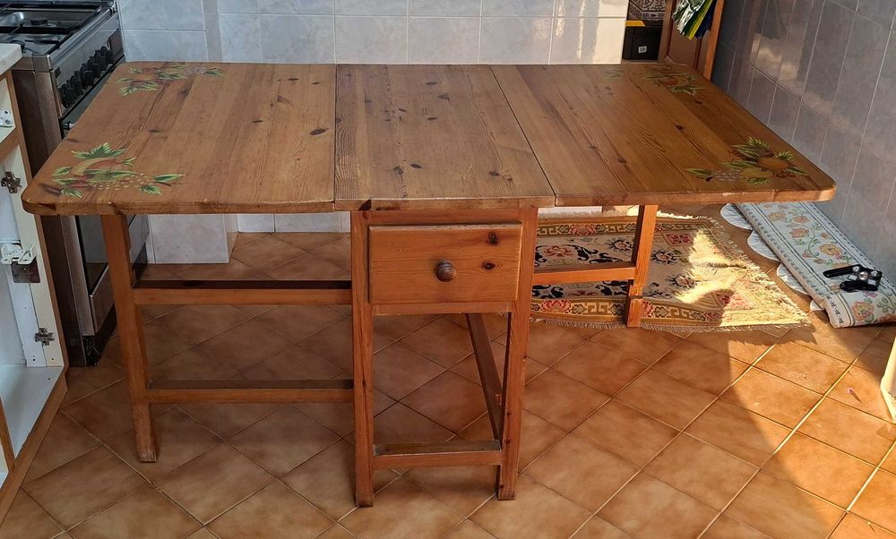 Mesa dobrável em madeira maciça