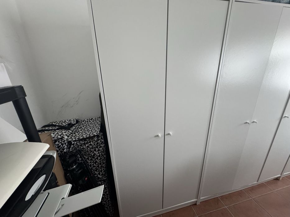 Vários móveis usados