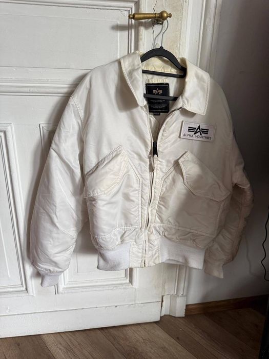 Kurtka bomberka Alpha Industries CWU-45 (biała)